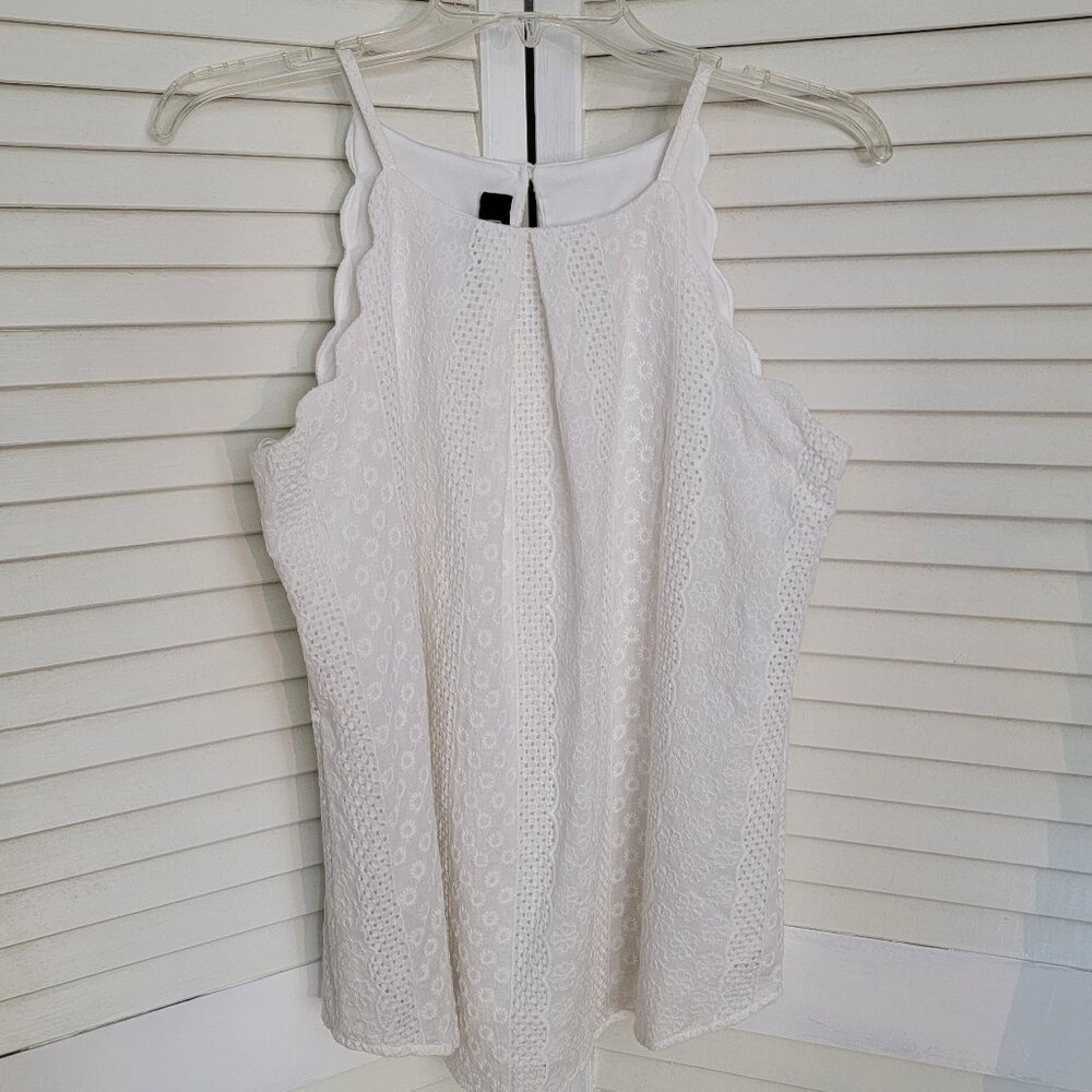 BCX White Lace Sleeveless Top